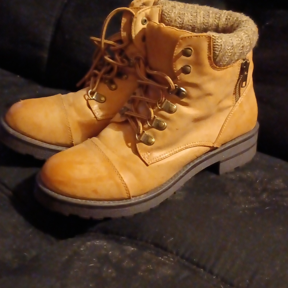 Women's tan combat boots size 10